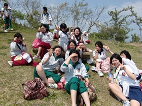 三池山にて女子班の写真